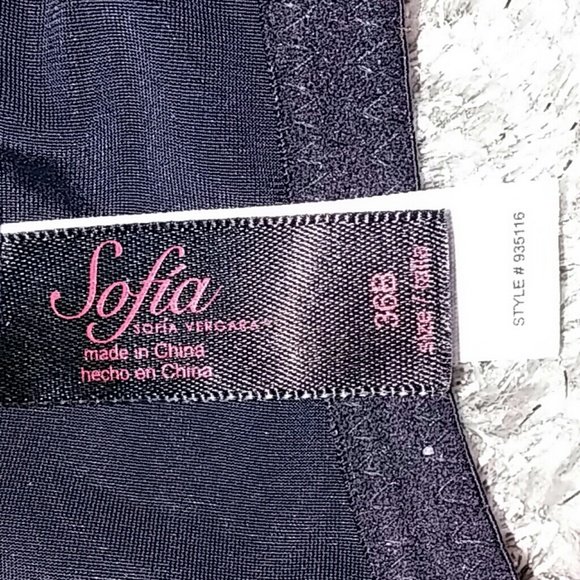 Sofia Vergara Laced Strap Bra - Picture 6 of 8